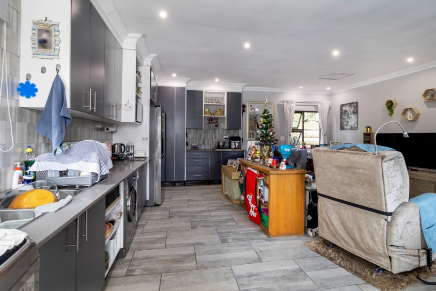 8 Bedroom Property for Sale in Ifafi North West